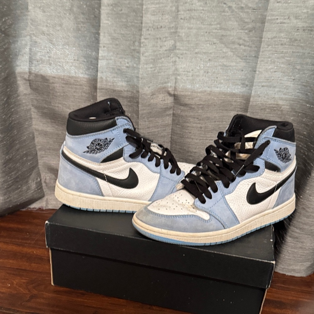 Nike High-Top Sneakers in Light Blue and Black